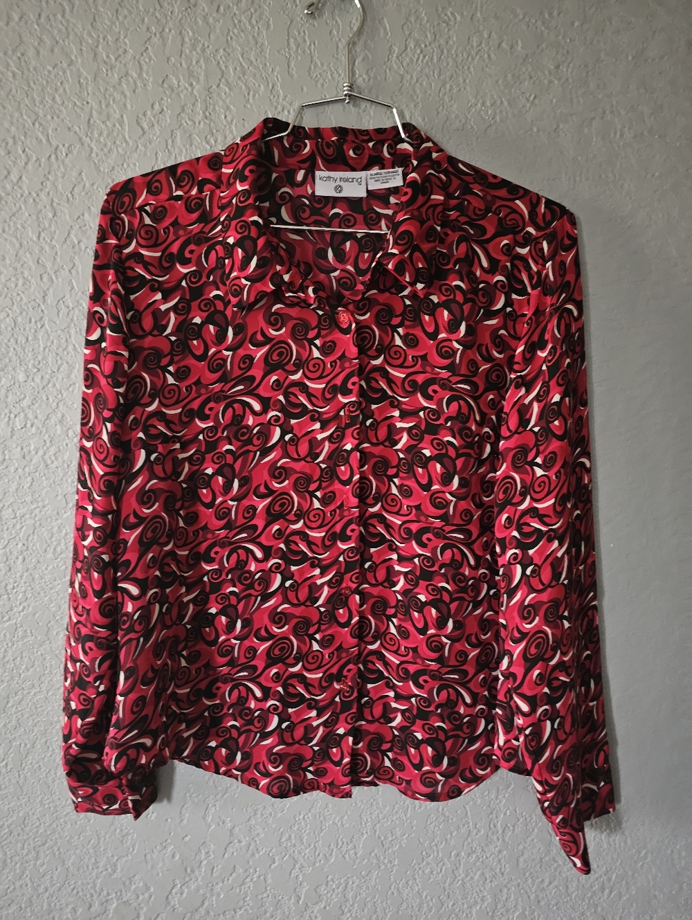 kathy ireland Red and Black Swirl Button-Down Shirt